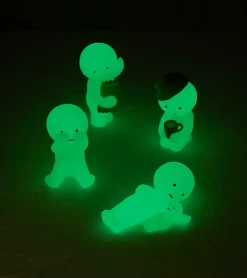 Figurine fluorescente Smiski - série Bed
