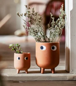 Petit cache-pot à fleur en terre cuite